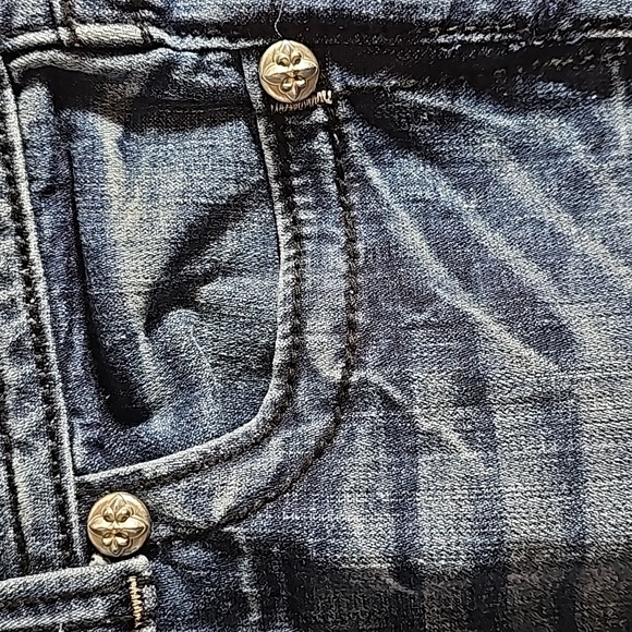 Women's Jean Capri - Picture 4 of 10